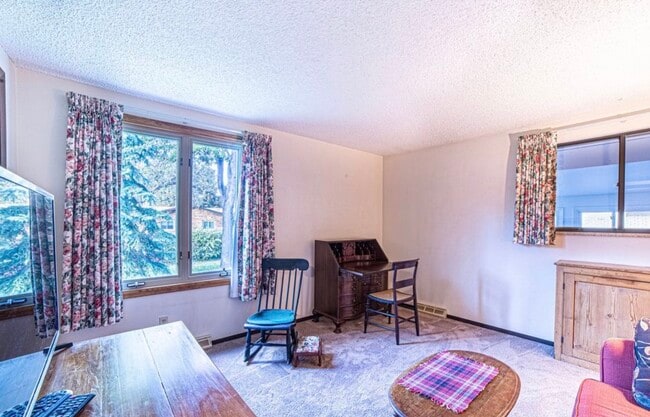 Photo - 1143 Ulmus Dr