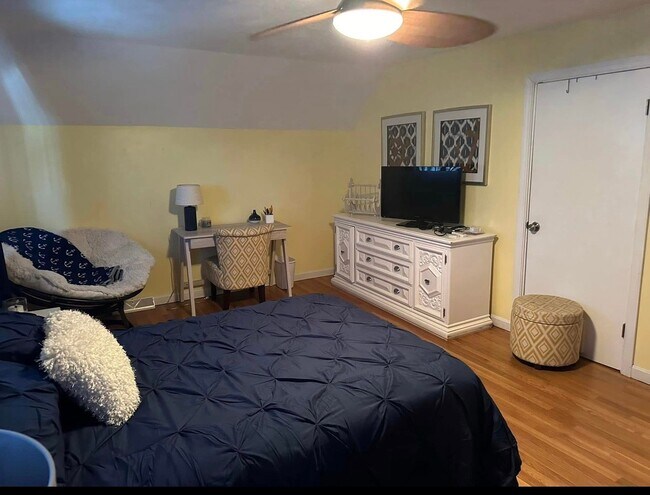 Photo - 52 County St