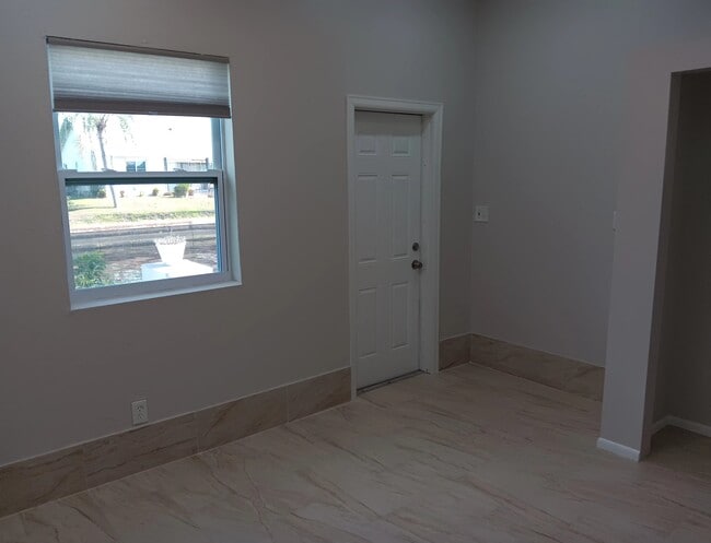 Vista del dormitorio_1 - 7195 Reymoor Dr Unidad Reymoor Place