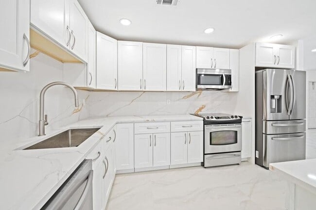 Building Photo - 20951 Chisolm Way