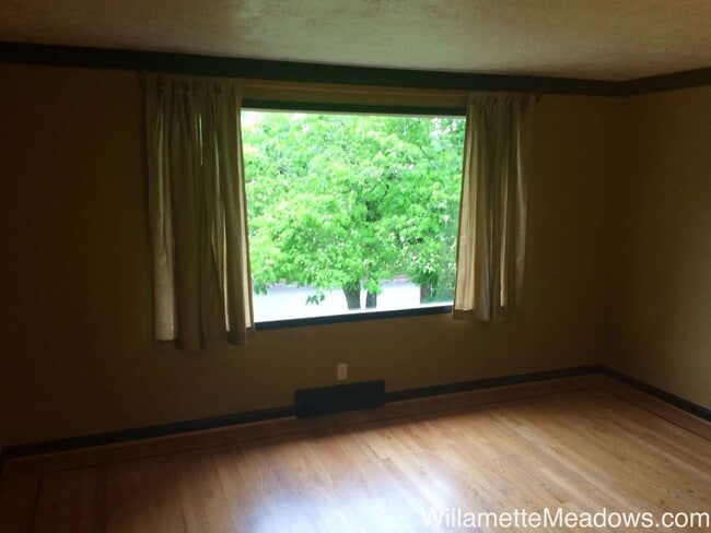 Photo - Amazing 4 Bedrooms, 2 Bathrooms, House in ...