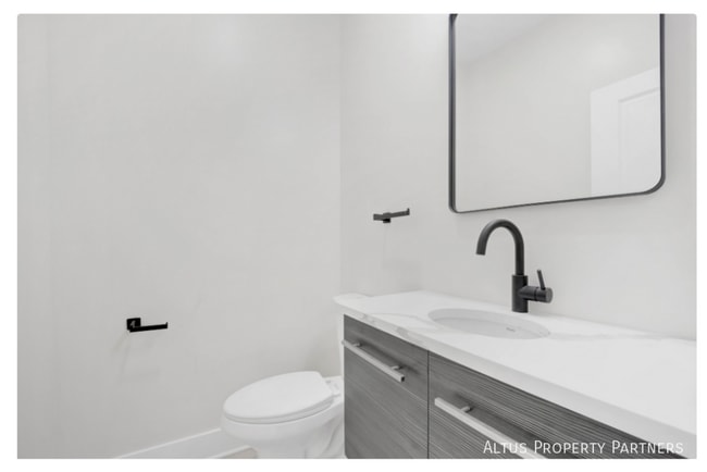 Photo - 4927 S Prairie Ave