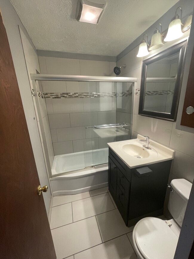 Photo - 403 E 2nd St