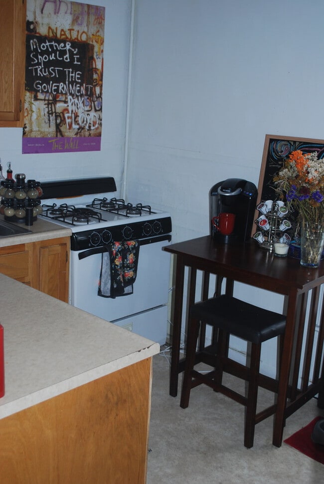 Photo - 108 Kingwood St Unit upstairs