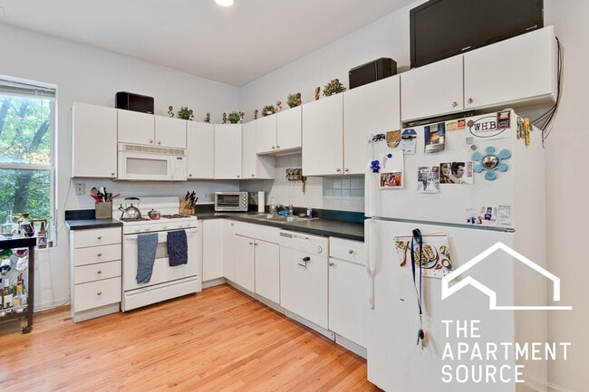 Photo - 1024 N Damen Ave Unidad 11