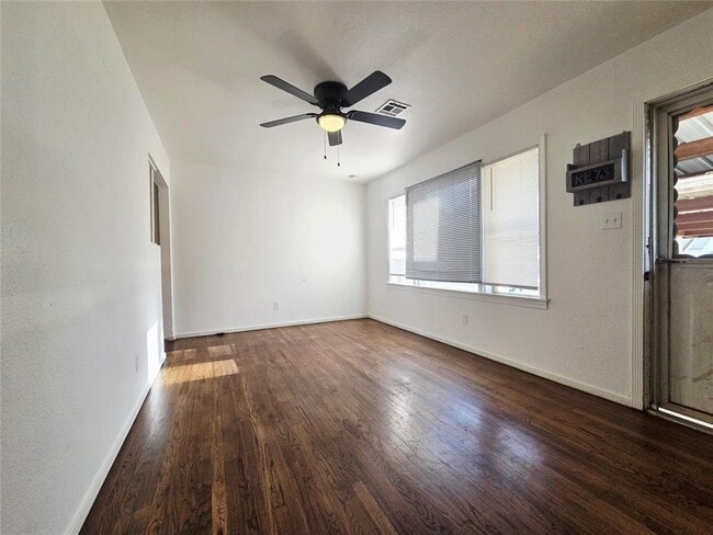 Photo - 3413 Willow Creek Dr