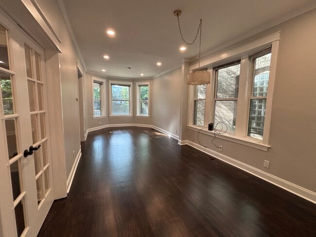 Building Photo - 4317 N Ashland Ave Unit 1 Rental