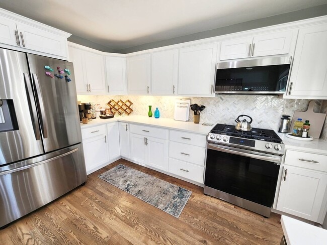 Photo - 2035 Lima St