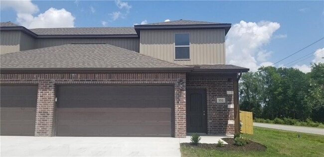 Photo - 552 Vee St Townhome