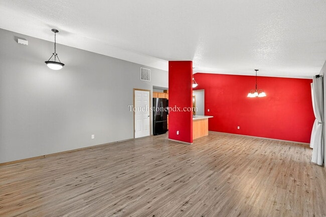 Photo - 471 NW 24th St