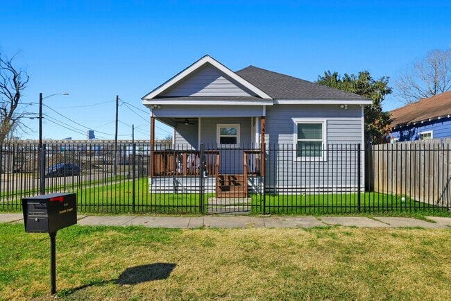 Building Photo - 1401 Sydnor St