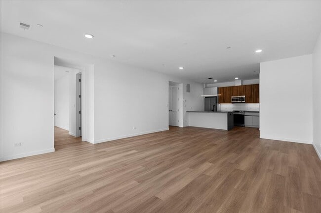 Photo - 204 S Leavitt St