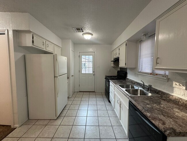 Photo - 9019 Sawtooth Ln Unit A