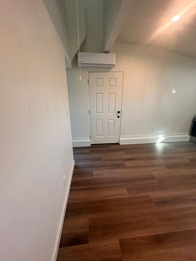 Photo - 352 Bonito Ave Unidad #3