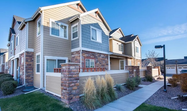 Lovely 2 bedroom, 3 bathroom townhome! Poo... - Lovely 2 bedroom, 3 bathroom townhome! Poo...