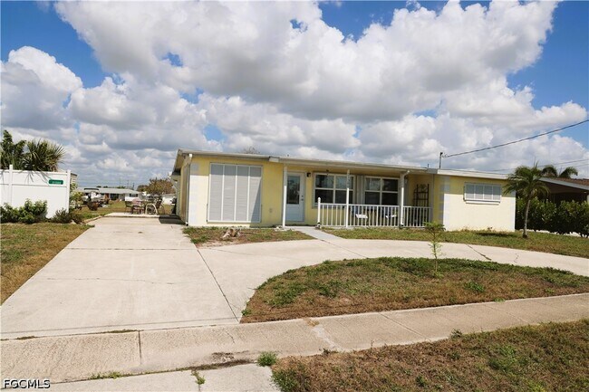 Building Photo - 21380 Edgewater Dr