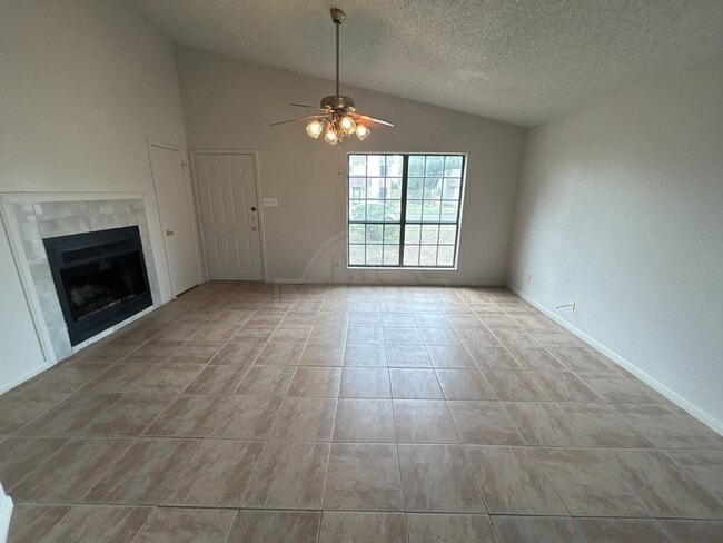 Photo - 2503 Hemlock Dr