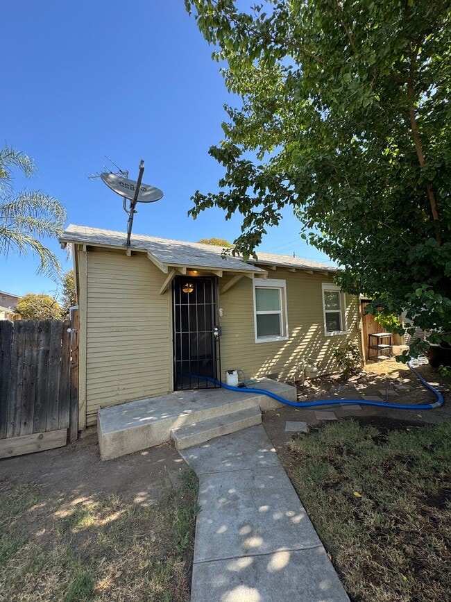 Building Photo - 3818 Unit 449 1/2 Rental