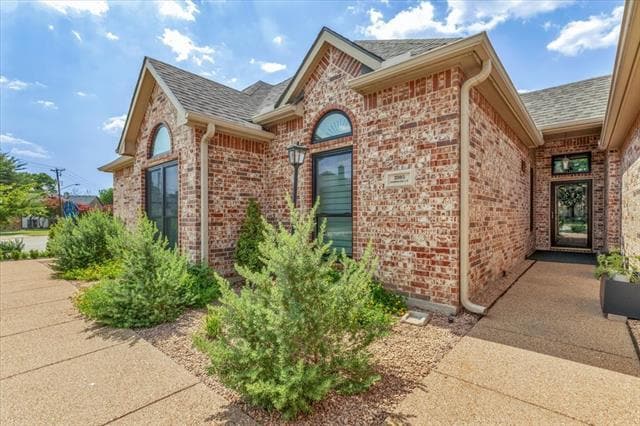 Photo - 2105 Norwood Ln