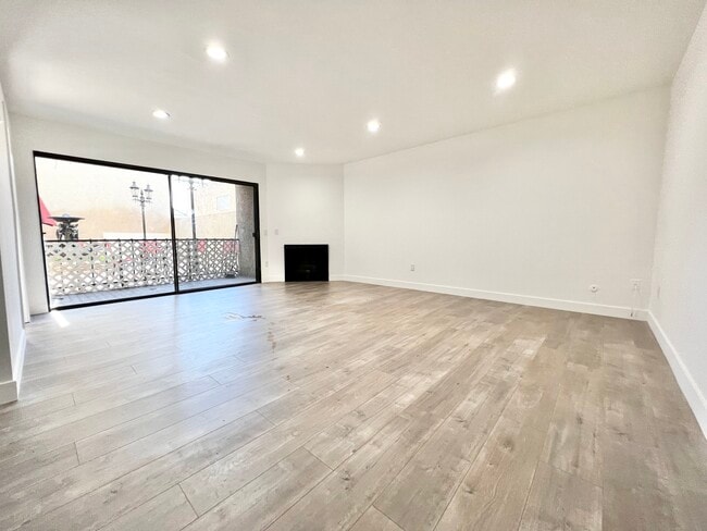 Building Photo - 11941 Weddington St Unit 103 Rental