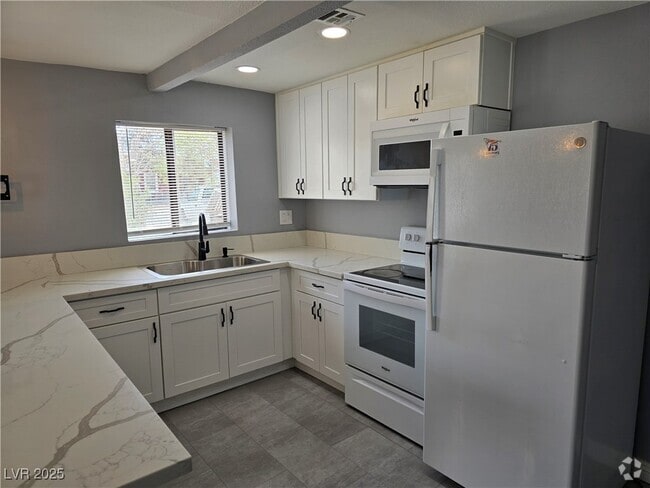 Building Photo - 1037 June Ave Rental