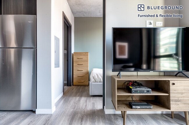 Photo - 939 W Washington Blvd Unit FL5-ID289