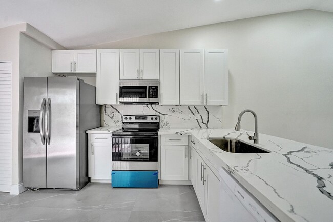 Beautifully Renovated 3BR/2BA Townhome in ... - Beautifully Renovated 3BR/2BA Townhome in ...
