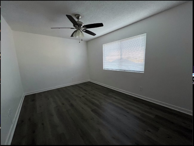 Photo - 1348 W 92nd St Unidad 3-