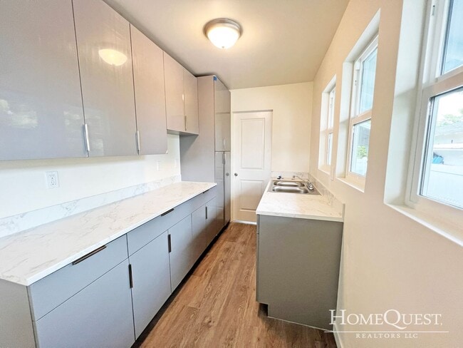Building Photo - 343 Maluniu Ave Unit Front Rental