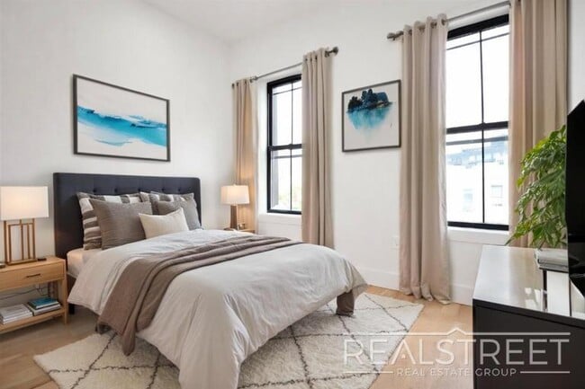 Photo - Stunning NEW 4 BED Floor Thru in Bushwick Townhouse Unidad 3