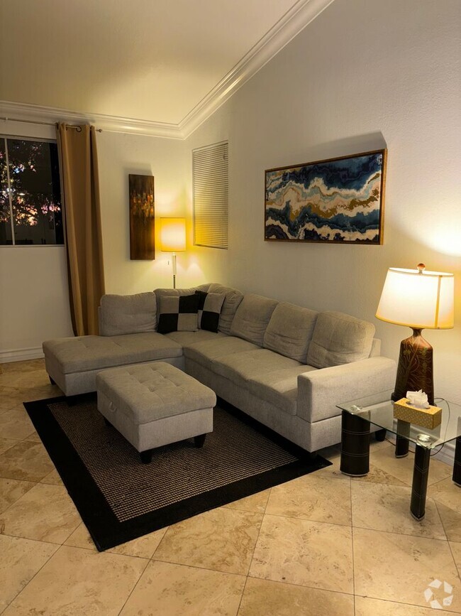 Building Photo - Meridian Top Floor Fully Furnished 2 Bed |... Rental