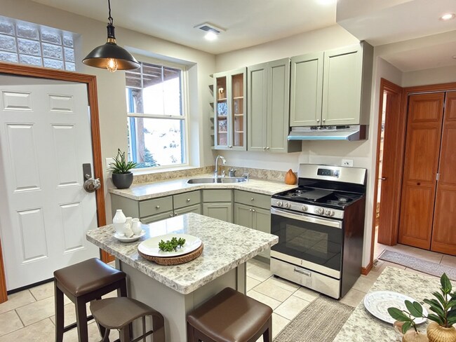 Photo - 5715 W Irving Park Rd Unit 3rd