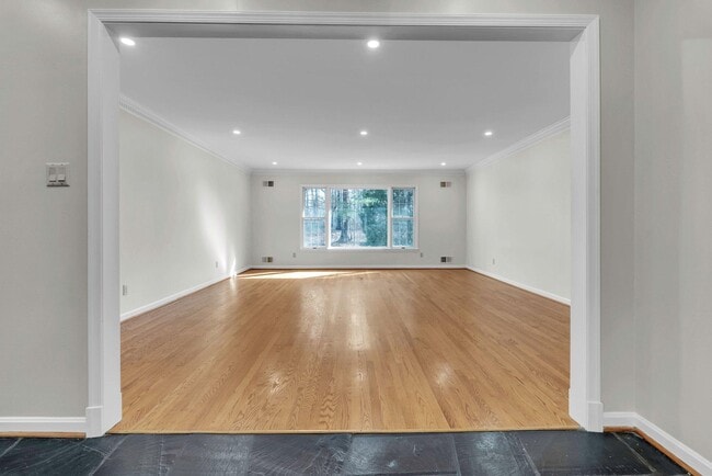 Photo - 8616 Chateau Dr