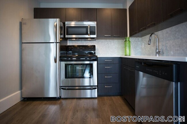 Building Photo - 50 Franklin St Rental