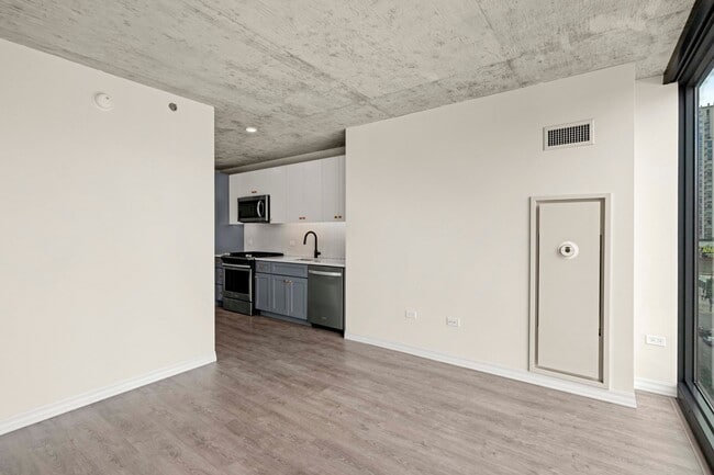 Photo - 179 W Huron St