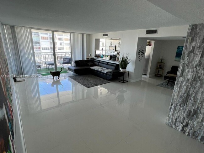 18061 Biscayne Blvd