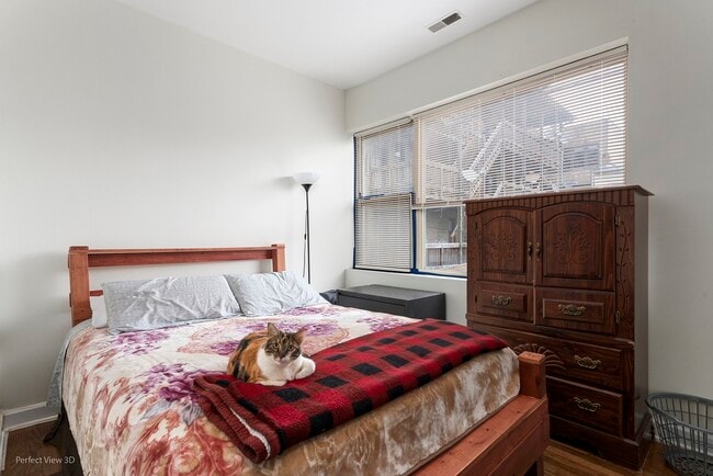 Building Photo - 4853 N Harding Ave Unit 1