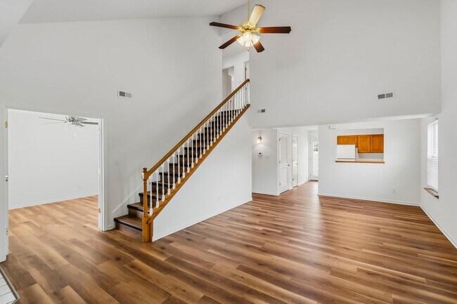 1725-1727-1727 Louise Cir