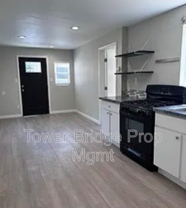 4042 1/2 43rd Street