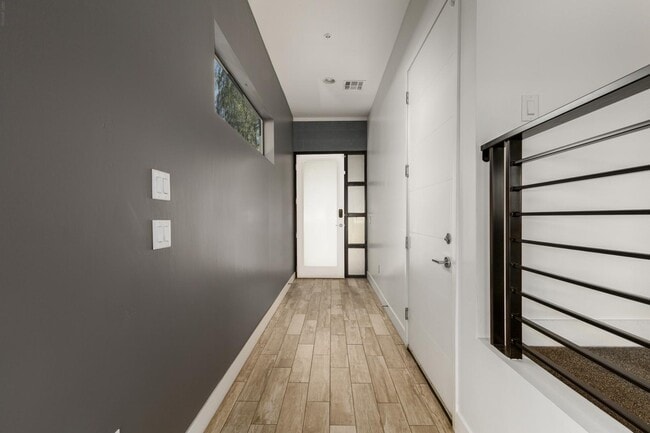 Building Photo - 4222 N 21st St