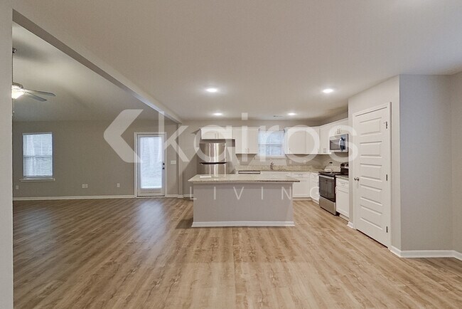 Photo - 136 Western Red Cedar Dr