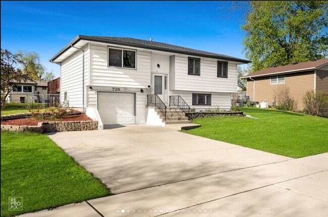 Photo - 728 Boxwood Dr House