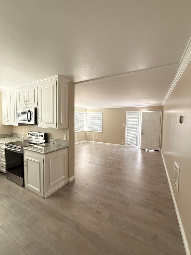 Building Photo - 4104 Emerald St Unit C