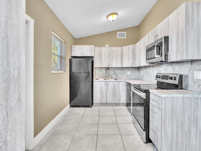 Photo - 525 NW 10th Ave