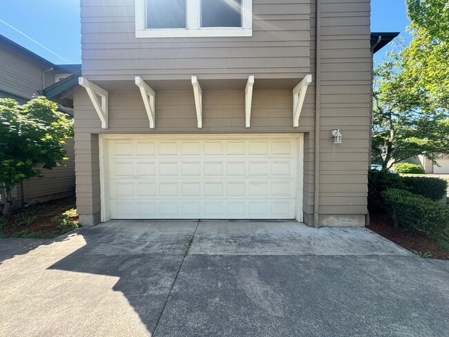 Photo - 3 Bedroom 2.5 bathroom West Eugene Home