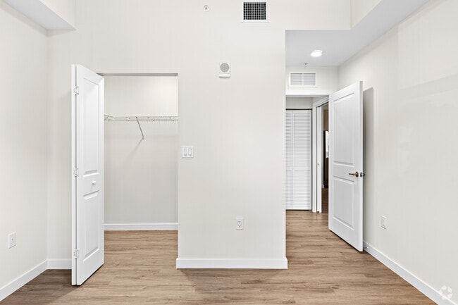 1BR, 1BA - 658SF - Bedroom