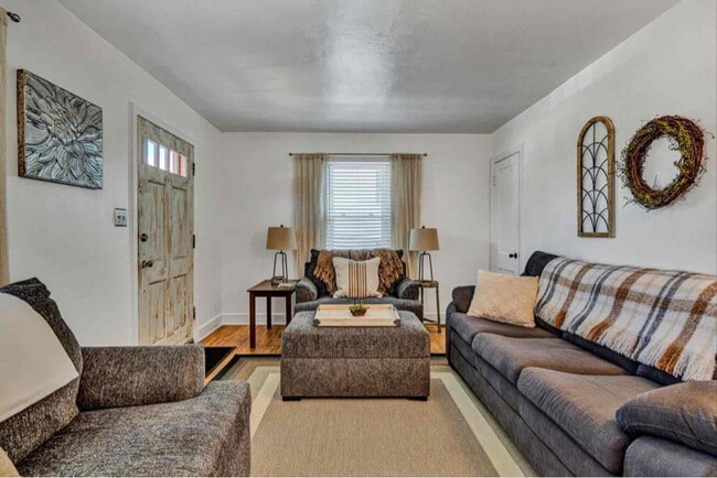 Photo - 439 Cedar Bluff Ave SE