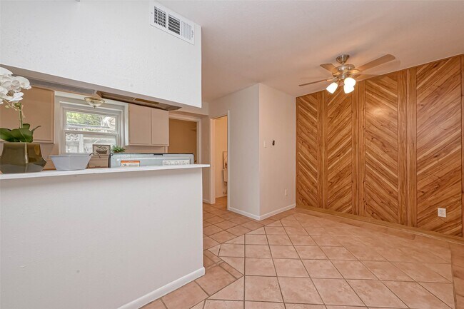 Photo - 1911 Sherwood Forest St Unit 9