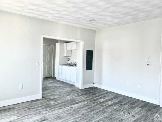 Building Photo - 541 N Front St Rental