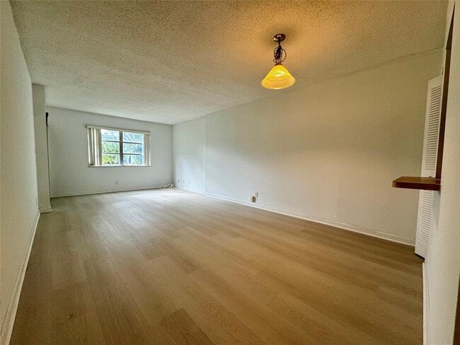 Building Photo - 6501 Winfield Blvd Unit A-25 Rental